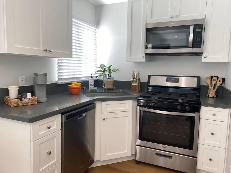 Steps To The Beach, Main Street And Pacific City - Ocean Views هونتينغتون بيتش، أورانج، كاليفورنيا المظهر الخارجي الصورة