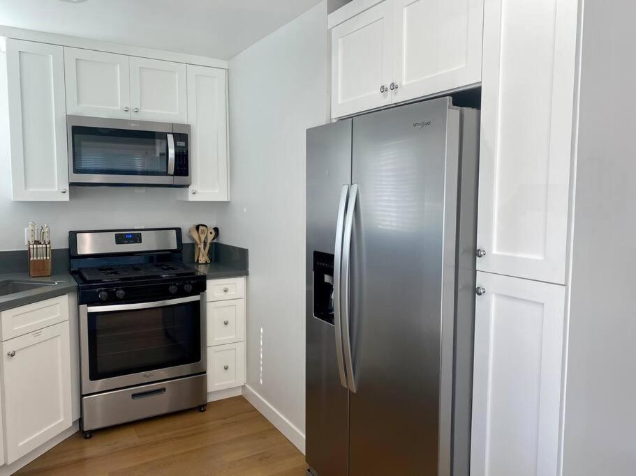 Steps To The Beach, Main Street And Pacific City - Ocean Views هونتينغتون بيتش، أورانج، كاليفورنيا المظهر الخارجي الصورة